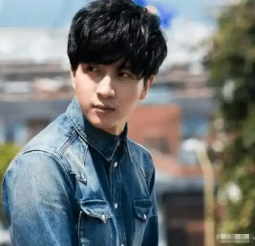 薛之谦帅气高清头像