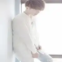 高清暖男头像白衬衣