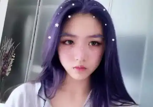 汪峰女儿染了头发认不出,妆容精致判若两人,网友还以为是汤唯