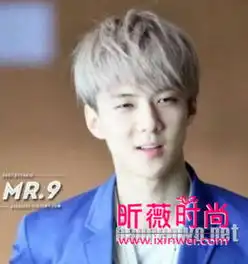 男生时尚流行锅盖头发型演绎帅气个性风格