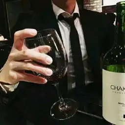 西装男生头像动漫系列瓶