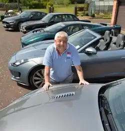 中彩票后奢侈17年夫妇购7辆豪车证明实力