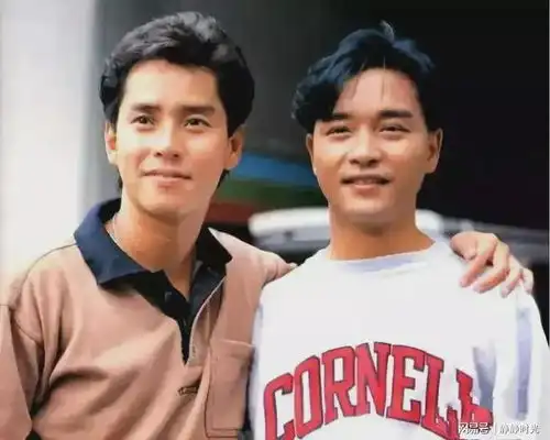 谭咏麟年轻的时候这么帅,与张国荣合影太珍贵