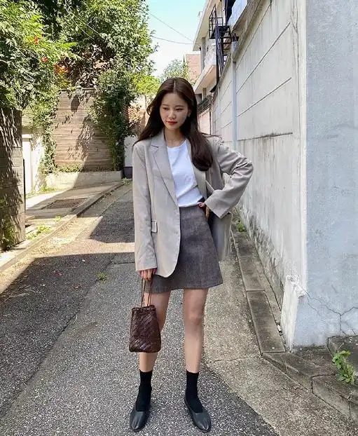 你离韩系女主就差一套穿搭,慵懒随性的日常风,让你时尚百倍