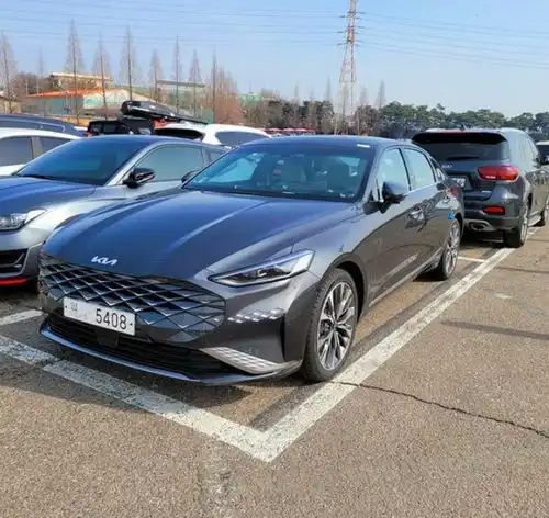 k5老大哥,起亚全新k8实车现身,内饰酷似奔驰e级