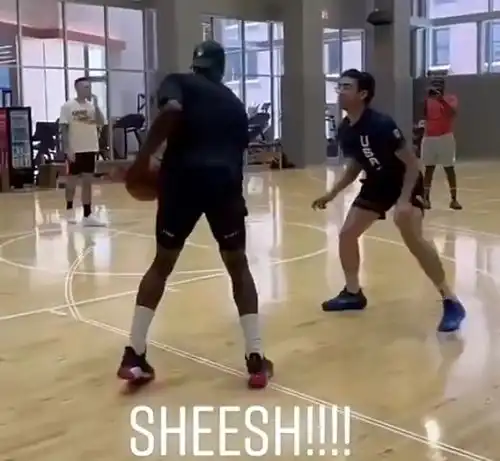 nba长草期詹姆斯爆粗,黄蜂发布声明,库里克莱一起参加颁奖礼