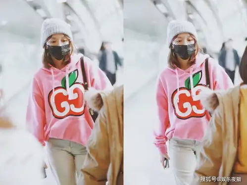 不愧是甜美系少女,程潇着粉色卫衣白长裤现身,少女心满满的穿搭