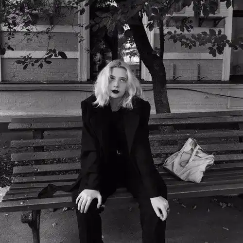 头像我保持开心的方式逼自己想开