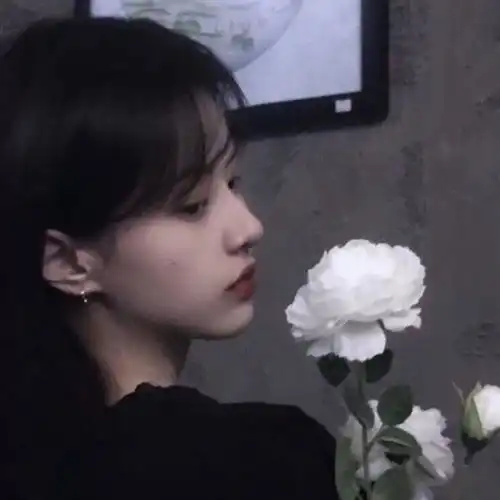 有什么一看就很悲伤的女生头像