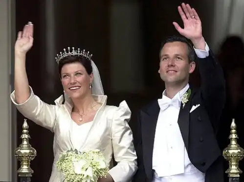 爱上美籍黑人萨满巫师的挪威大公主宣布退出王室