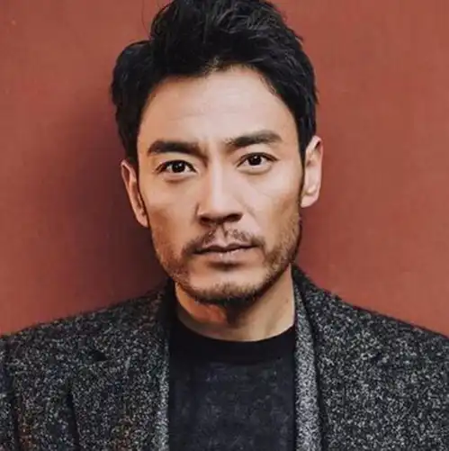 雷佳音的老婆,李光洁的老婆,看到郭京飞的这不是那谁嘛