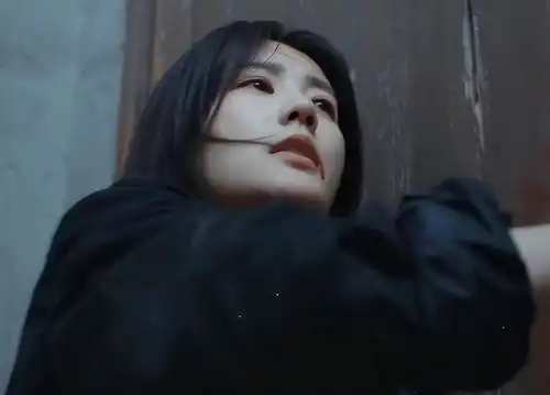 全程空洞眼,面无表情,33岁李一桐出手,带来教科书式女警演技