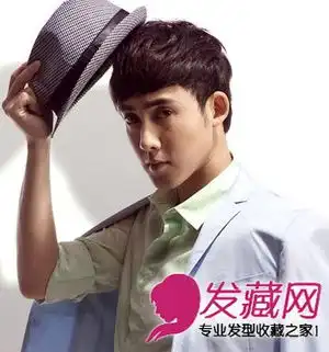 清新系的齐刘海短发发型时尚更帅气6