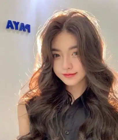 50岁女人尽量少烫大妈卷,试试这五种发型,时髦显气质还减龄