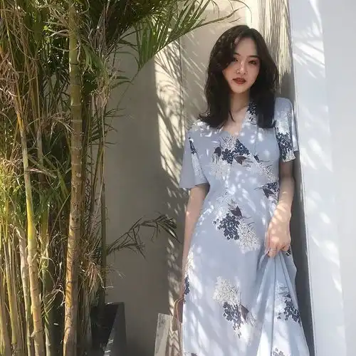 穿清爽婴儿蓝色的连衣裙,轻松撩到男神