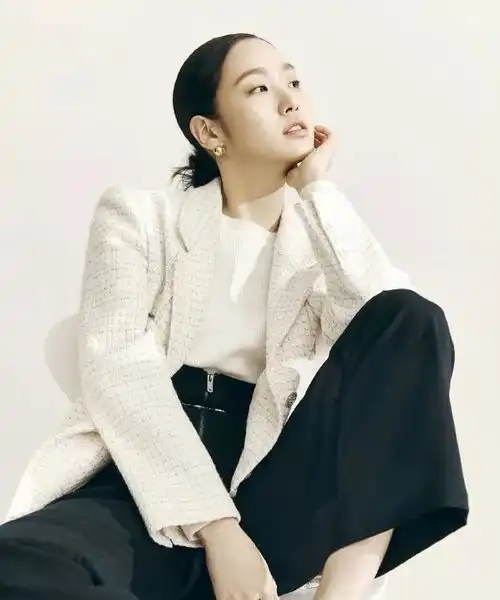 金高银才不是丑女演绎佛系穿搭登杂志,高级感满满