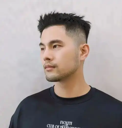 这才是40岁男人该剪的发型,成熟硬朗帅气