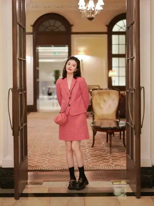 40女人不要再穿基础款西装了,建议记住这几个技巧,超洋气