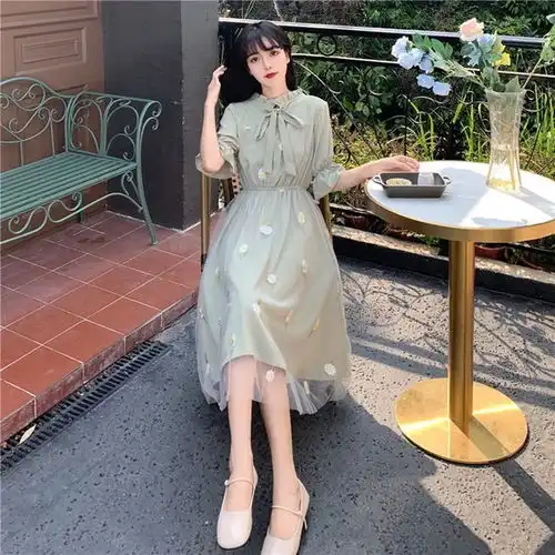 哇塞美女穿上裙子真的是仙气飘飘真的是太好看了