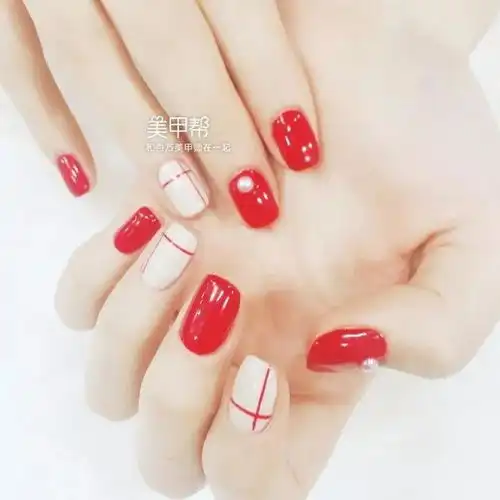 过年做韩系红色美甲,很潮