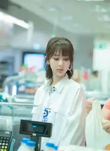 26岁杨紫穿粉色t恤配背带裤,很有佟年的感觉少女心满分