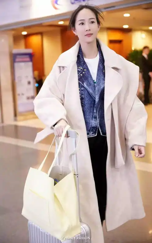 专题想给穿白外套的何穗撒花太美了