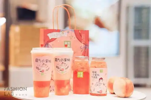 蜜桃女孩们,用奈雪的茶为这个夏天续命吧