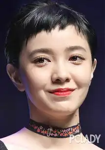 今年大热的眉上刘海发型你有勇气尝试吗