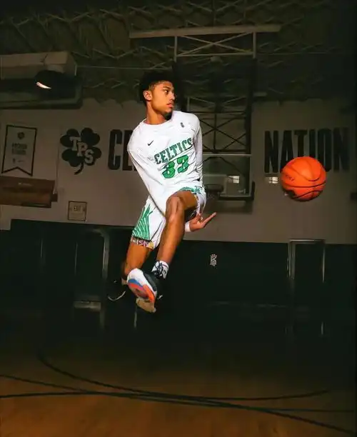 五星高中生诺阿法拉坎的篮球头像