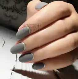 做款灰色系美甲,一看你就很高级