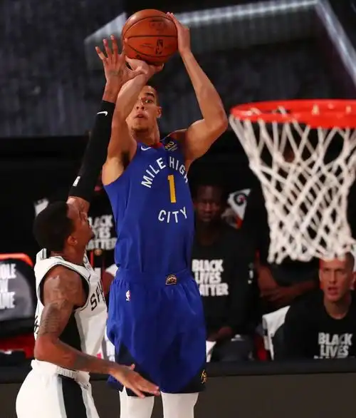 掘金爵士先后赢球,守住西部前四,火箭明天该不该赢湖人呢