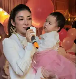 用好妈妈形象系作秀,黄奕女儿的微博暴露了真实情况