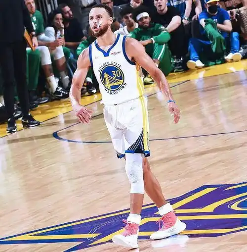 库里当初为什么甘心拿4年4400万的合同