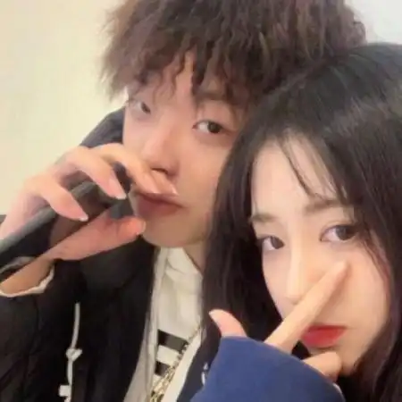 情侣头像一张,我除了有你现在一无所有