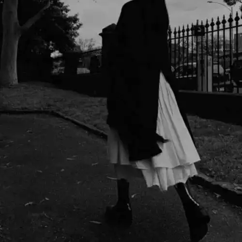 头像黑色丧系女头像