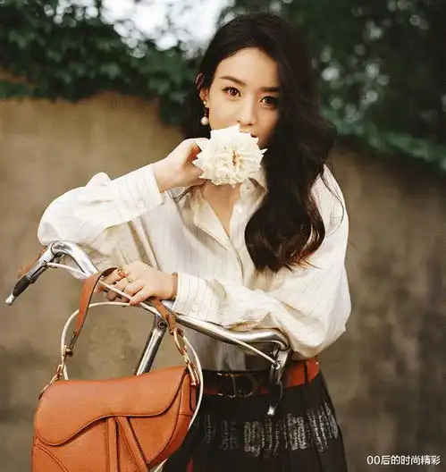 赵丽颖太可人了,发型打理成中分样式,扎起马尾辫又多了几分少女感