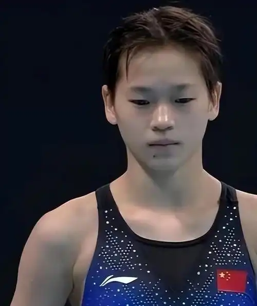 糟糕全红婵家竟成网红打卡地,门口成了小吃街