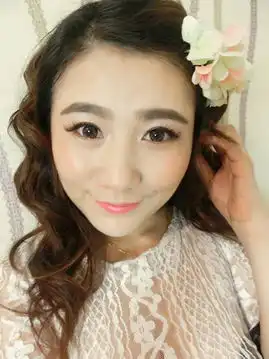 日系粉嫩混血麻豆妆御姐秒变萝莉妹