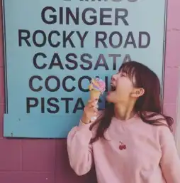 卡通卖萌女生头像甜美