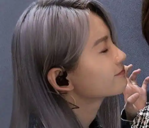 都说陆柯燃太像男生,当她留起长发后,瞬间美成甜系韩国妹妹