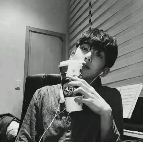 黑色系头像男邵兵