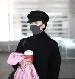 32岁的江疏影又扮嫩穿粉色外套配黑色高领毛衣,暴露少女心