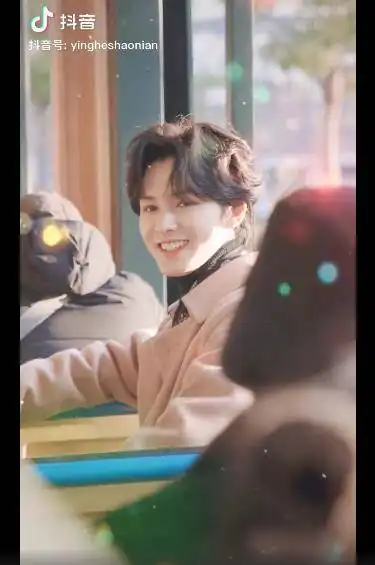 硬核少年冰雪季释出最新预告冬日男友朱正廷温暖笑容大放送