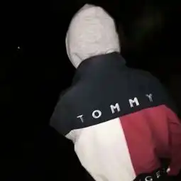 背影阳光男生头像