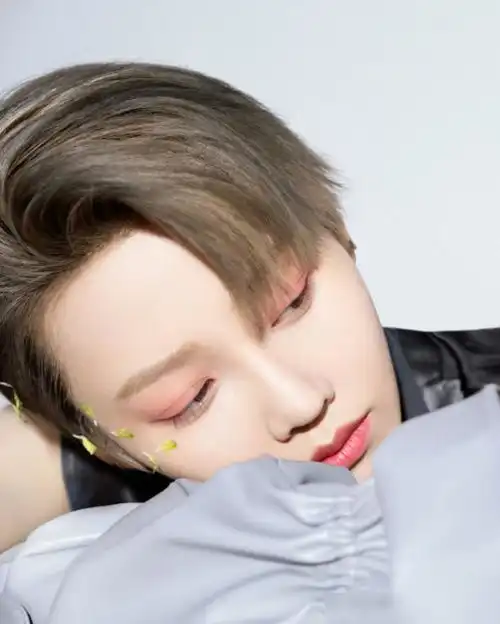 花瓣妆被刘雨昕带火了,远看普通近看惊艳,圆脸女孩有福了