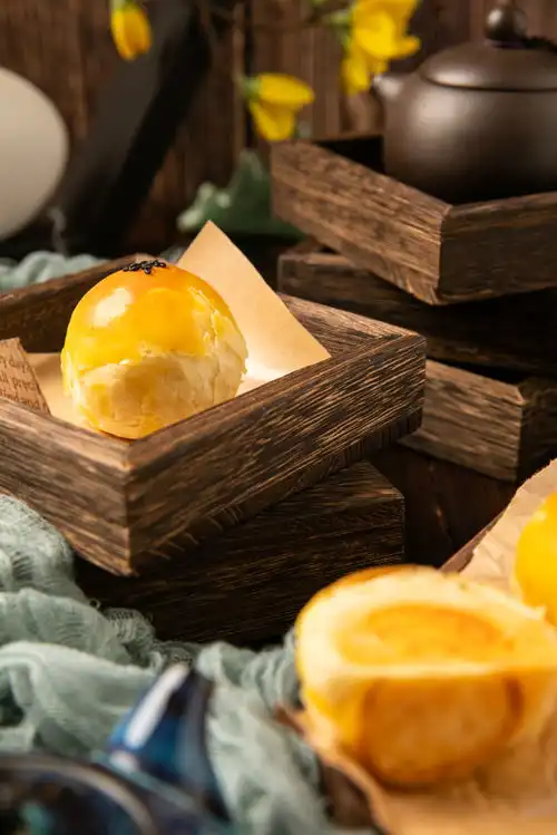 油纸蛋黄酥糕点甜品美食摄影图摄影