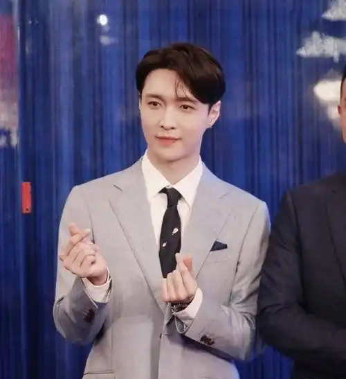 张艺兴杨洋都化身盐系男神,你更喜欢谁