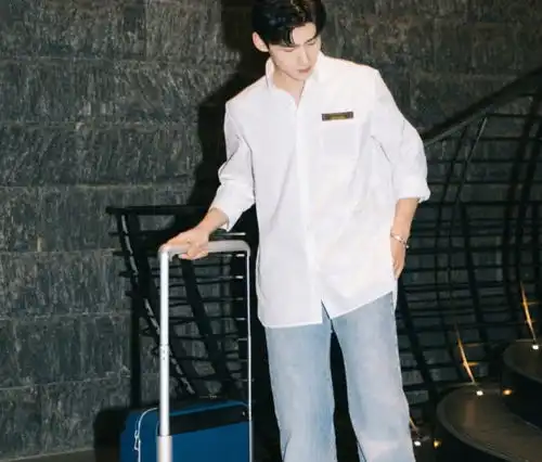 白敬亭是吃了可爱多主动告知小号暗示粉丝,名称更是亮点