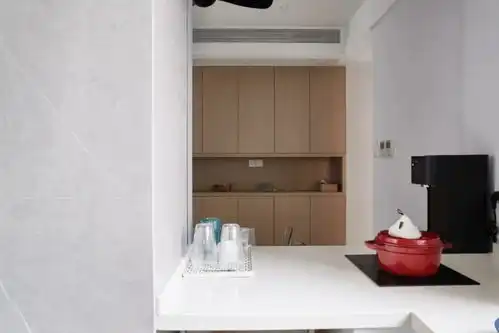 115㎡旧房改造,简约白温润木质,让阳光在空间自由跳跃