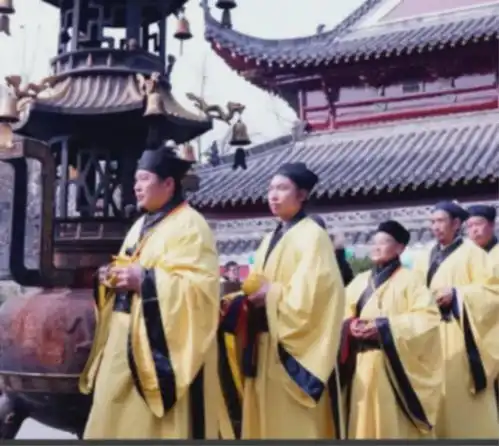 安徽美女道士胡小慧被捕,精通胡媚术,九名男徒弟揭露其罪行